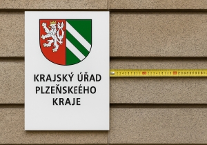 Ani dva metry neznají. Ostuda úředníků z Nepomuku a kraje.